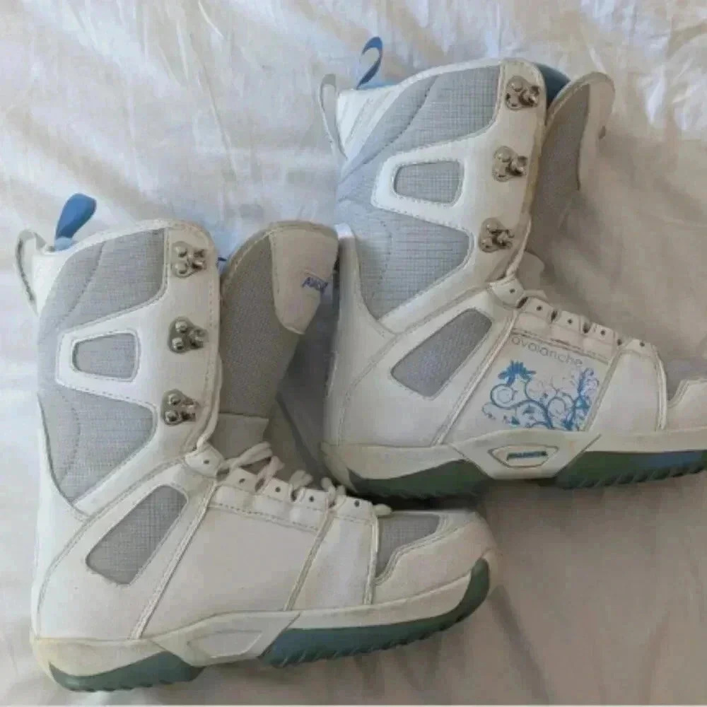 Women's White Turquoise Avalanche Snowboard Boots -  7 - Picture 4 of 5